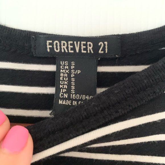 2 for $20 🎀 Forever 21 Striped Tee - Picture 4 of 5
